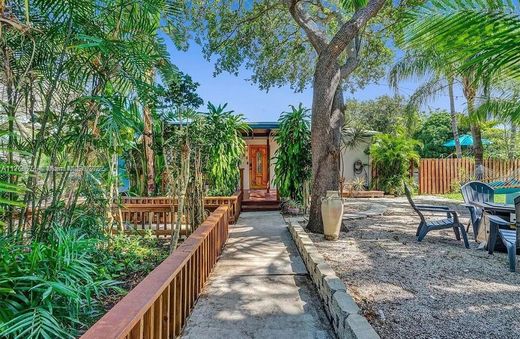 빌라 / Hallandale Beach, Broward County