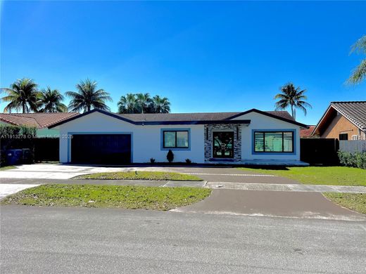 ﻓﻴﻼ ﻓﻲ Miami Terrace Mobile Home, Miami-Dade County