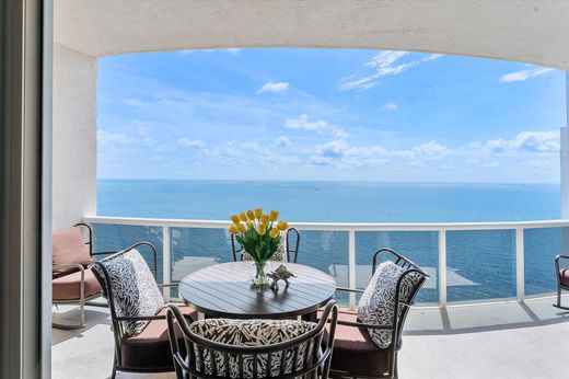 Residential complexes in Lauderdale by the sea, Broward County