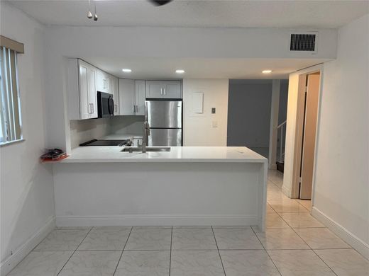 Tamarac, Broward Countyのタウンハウス