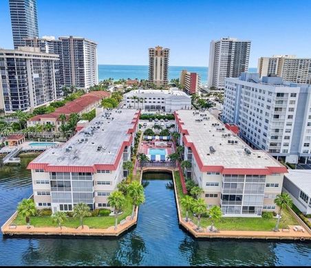 Residential complexes in Hallandale, Broward County