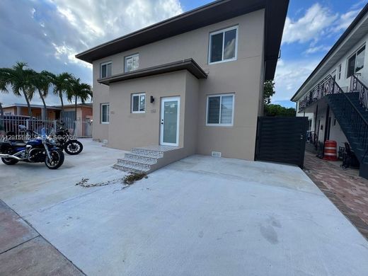 Residential complexes in Miami Beach, Miami-Dade
