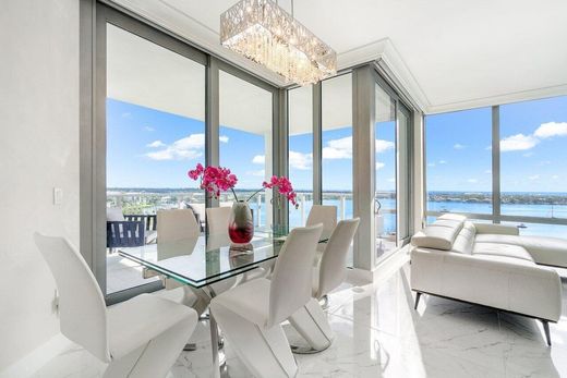 Residential complexes in North Palm Beach, Palm Beach