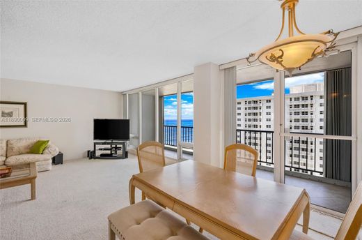 Residential complexes in Fort Lauderdale, Broward County