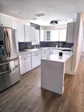 Villa - Oakland Park, Broward County