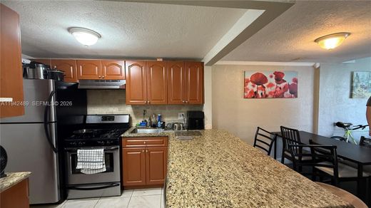 Жилой комплекс, Pinecrest, Miami-Dade County