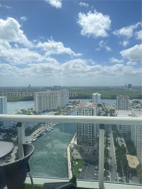 Complexes résidentiels à Sunny Isles Beach, Comté de Miami-Dade