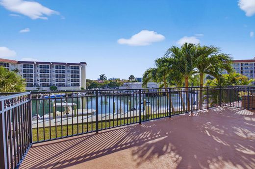 Residential complexes in Boca Raton, Palm Beach