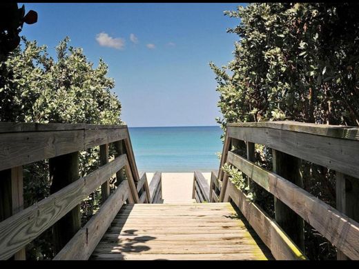 Residential complexes in Highland Beach, Palm Beach