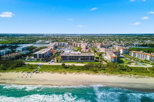 Residential complexes in Boca Raton, Palm Beach