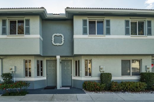 Townhouse in Riviera Beach, Palm Beach