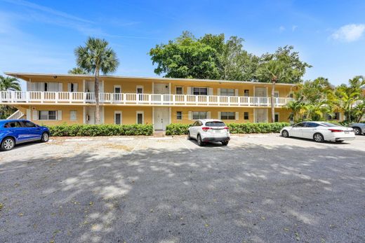 Residential complexes in Deerfield Beach, Broward County