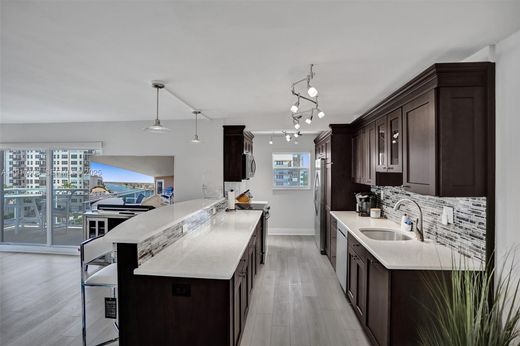 Residential complexes in Hillsboro Beach, Broward County