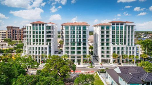 Residential complexes in Boca Raton, Palm Beach