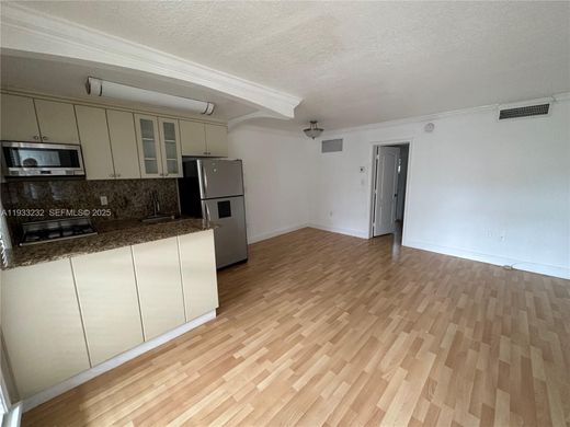 Residential complexes in Miami, Miami-Dade