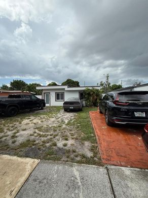 Βίλα σε Hialeah, Miami-Dade County