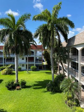 Residential complexes in Hallandale, Broward County