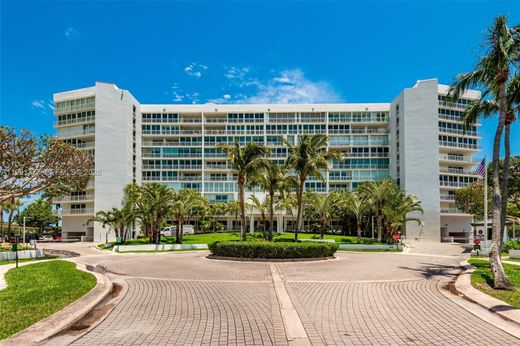 Residential complexes in Key Biscayne, Miami-Dade