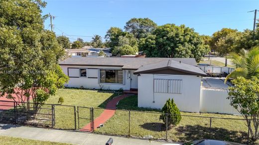 빌라 / Miami Gardens, Miami-Dade County