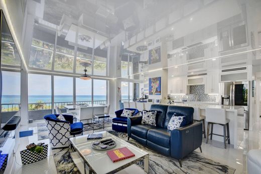 Residential complexes in Palm Beach Shores, Palm Beach