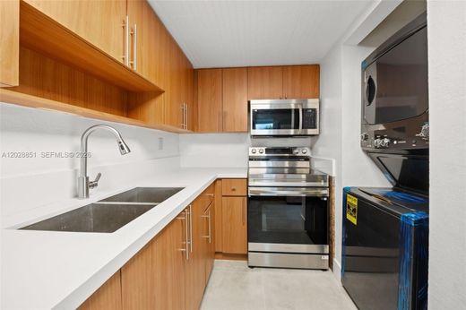 Residential complexes in Hialeah Gardens, Miami-Dade