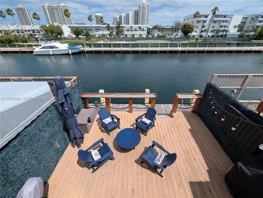 Townhouse in North Miami Beach, Miami-Dade