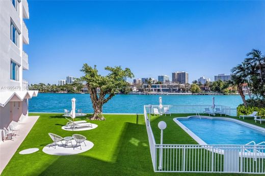 Residential complexes in Bay Harbor Islands, Miami-Dade