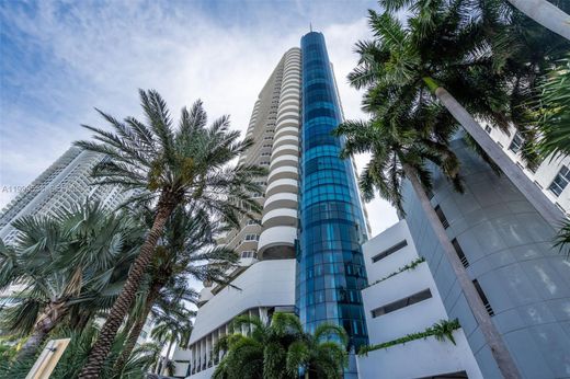 Residential complexes in Miami Beach, Miami-Dade