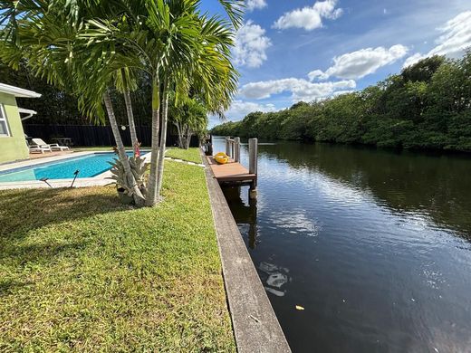 Villa in Oakland Park, Broward County