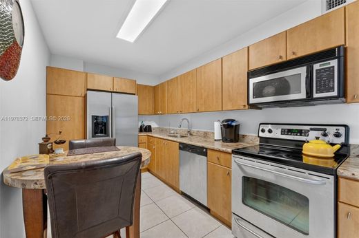 Residential complexes in Miami Beach, Miami-Dade