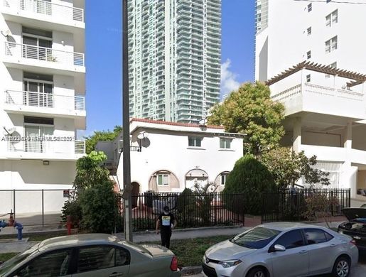 Kamienica w Miami, Miami-Dade County