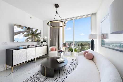 Residential complexes in West Palm Beach, Palm Beach