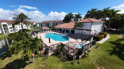 Residential complexes in Boynton Beach, Palm Beach