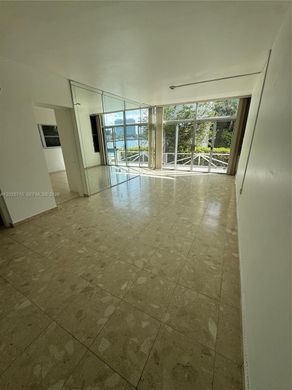 Wohnkomplexe in Bay Harbor Islands, Miami-Dade County