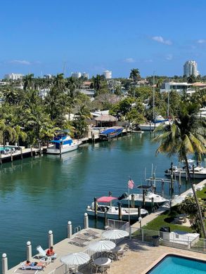 Residential complexes in Fort Lauderdale, Broward County