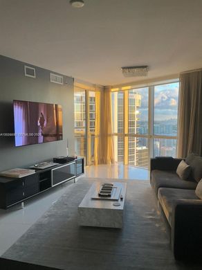 Complexes résidentiels à Sunny Isles Beach, Comté de Miami-Dade