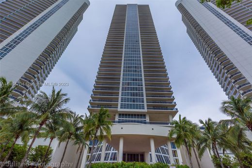 Residential complexes in Hallandale, Broward County