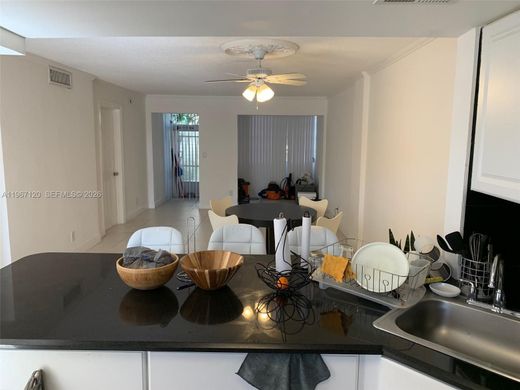 Kamienica w Hallandale Beach, Broward County