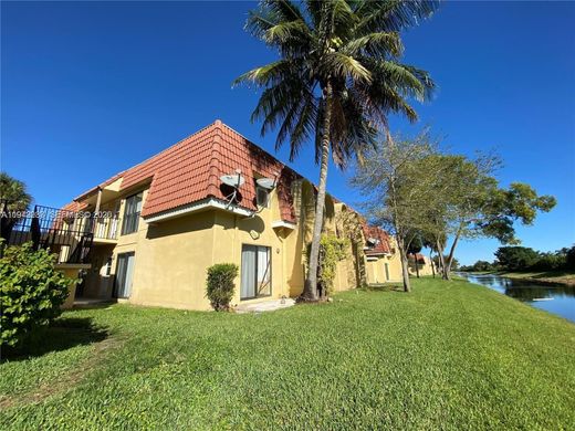 Coral Springs, Broward Countyのアパートメント・コンプレックス