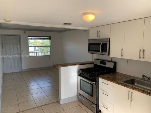 Жилой комплекс, Miami Springs, Miami-Dade County