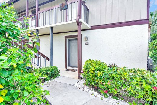 Residential complexes in Wellington, Palm Beach