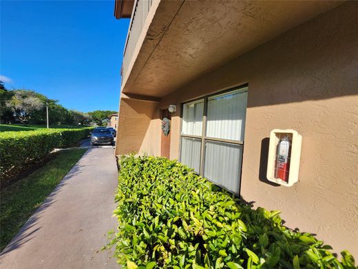 Residential complexes in Sunrise, Broward County