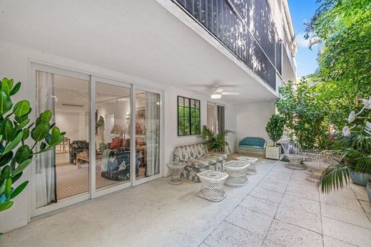 Residential complexes in Palm Beach, Florida