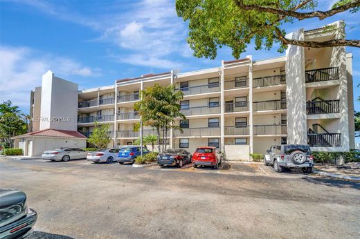 Residential complexes in Oakland Park, Broward County