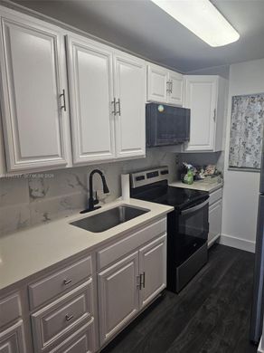 Residential complexes in Hialeah, Miami-Dade