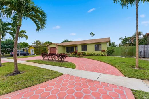 Villa in Pembroke Pines, Broward County