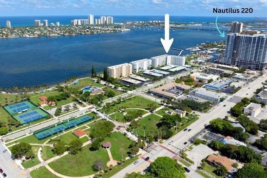 Residential complexes in Lake Park, Palm Beach
