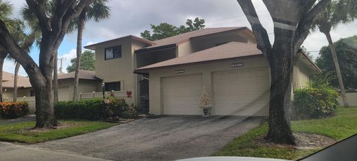 Pompano Beach Highlands, Broward Countyのアパートメント・コンプレックス