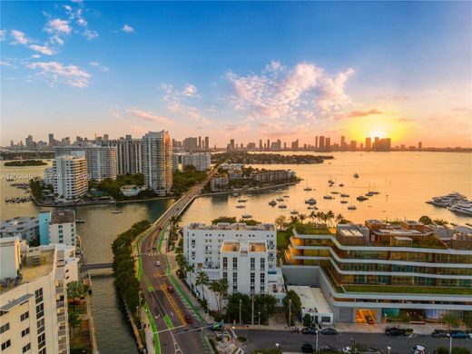 Residential complexes in Miami Beach, Miami-Dade