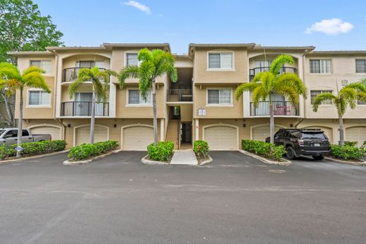 Residential complexes in Royal Palm Beach, Palm Beach